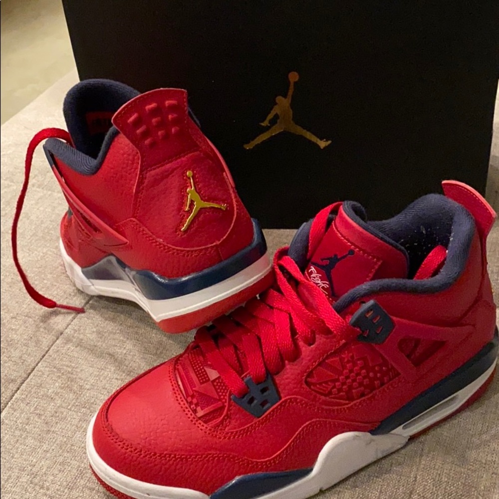 Boys Nike Flight size 6